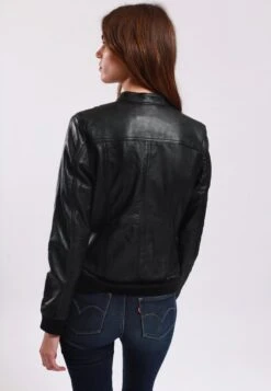 Lee Cooper Leather Jacket With Round Collar - 2 Zipped Side Pockets - - Veste En Cuir - Black 6 Lee Cooper Leather Jacket With Round Collar - 2 Zipped Side Pockets - - Veste En Cuir - Black -Femmes Vêtements Boutique 246f34e7cb9347678c37631bfa919fd5