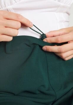 Anna Field Pantalon Classique - Dark Green -Femmes Vêtements Boutique 2c6f39b092e74aaf8a7c3a95d7d8729f scaled