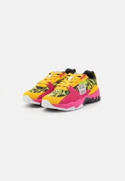 Versace Jeans Couture Baskets Basses - Citrus/Multi-Coloured -Femmes Vêtements Boutique 367dbdeece3d46338e5be2d9f294a5a7 scaled