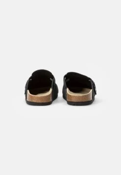 Pier One Mules - Black -Femmes Vêtements Boutique 4d309a52050a4badb4012456e00dd92b scaled