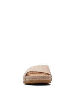 Clarks Brookleighflow - D - Mules - Beige -Femmes Vêtements Boutique 61a1562399f7457884c57791ece81a64 scaled