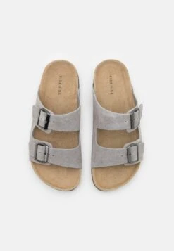 Pier One Leather Unisex - Chaussons - Grey -Femmes Vêtements Boutique 6e172422b00e484a8ac21c5f565af9d6 scaled