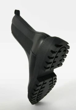 BERSHKA Flat With Elastic Gores - Boots À Talons - Black -Femmes Vêtements Boutique 73bedb1b10234ae1a0e3183e44674d06 scaled