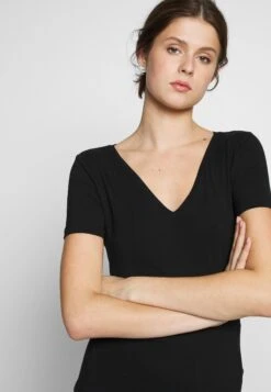 2 Pack - T-Shirt Basique - Black/White -Femmes Vêtements Boutique 8490c04f37e74f88ad2ef9f823f493e9 scaled