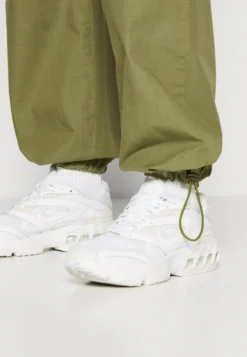 Even&Odd Pantalon Cargo - Khaki 11 Even&Odd Pantalon Cargo - Khaki -Femmes Vêtements Boutique 987674c6de244c15b8fd2037c014f40b scaled