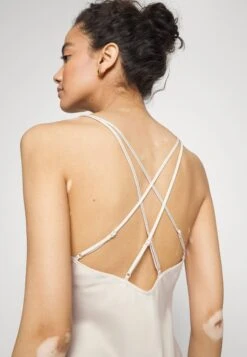 Anna Field Bridal Nightie / 003 - Off-White - Chemise De Nuit / Nuisette - 003 - Off-White -Femmes Vêtements Boutique 9c3870beb15a4e44a97686ec673230cd scaled