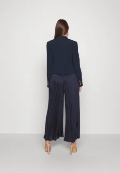 MICHAEL Michael Kors Fitted Db Crop Blazer - Blazer - Midnightblue -Femmes Vêtements Boutique a6d876420f504a81a4fd53ac045f9d7d scaled