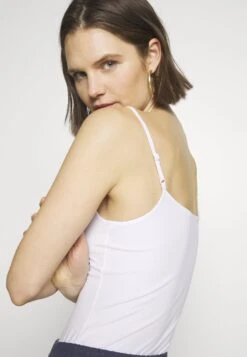 Anna Field 3Er Pack - Débardeur - White/Navy/Light Grey -Femmes Vêtements Boutique a8d5c424a01e45f7bc01a968a67815ab scaled