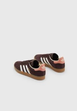 Adidas Originals Gazelle - Baskets Basses - Shadow Brown/Cream White 13 Adidas Originals Gazelle - Baskets Basses - Shadow Brown/Cream White -Femmes Vêtements Boutique c5ce6c0a8f1b46b499b16b876e523490 scaled